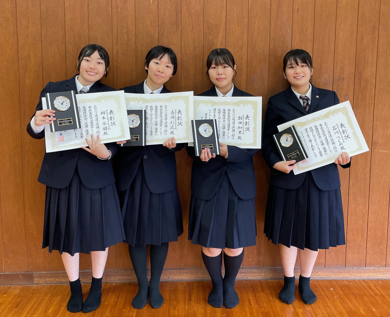 優秀選手女子4人